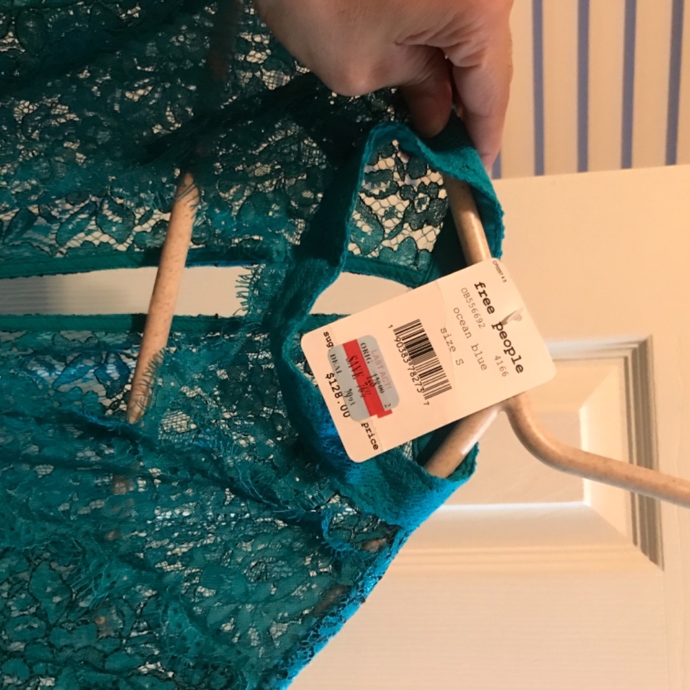 Dresses - Picture 3 of 16